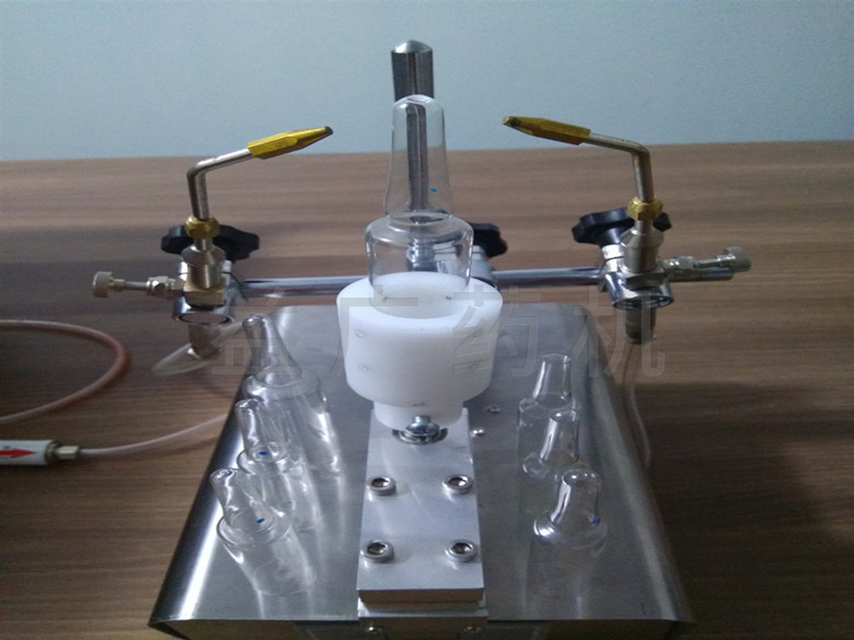 轉(zhuǎn)瓶式熔封機(jī)模具調(diào)節(jié)