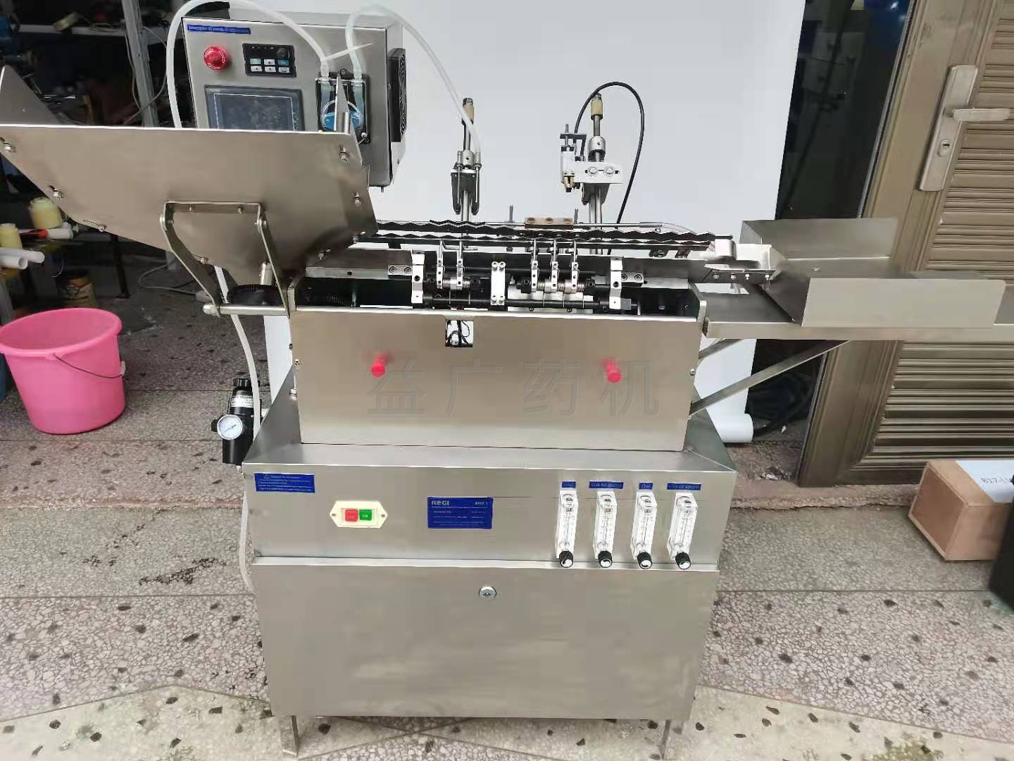  全封閉的10ml蠕動(dòng)泵安瓿拉絲灌封機(jī)